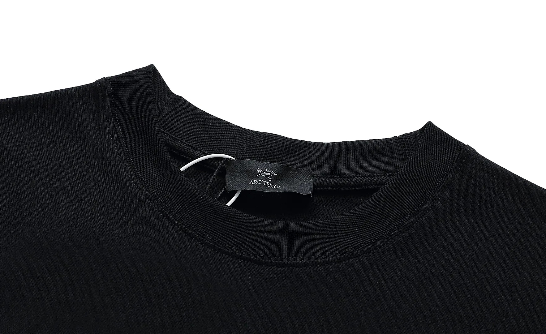 Quality《Arc’teryx~ 》2024New Arrival T , Versatile Quality ‼ 32 G ‼ T 🤪 Sizes：S-M-L-XL-2XL ：Black White、 Same Style
